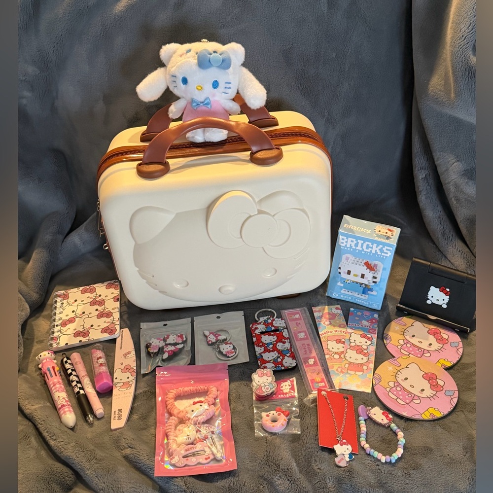 🩷🩷Sanrio Hello Kitty Cream Hardshell Mini Suitcase & 20+ Accessories